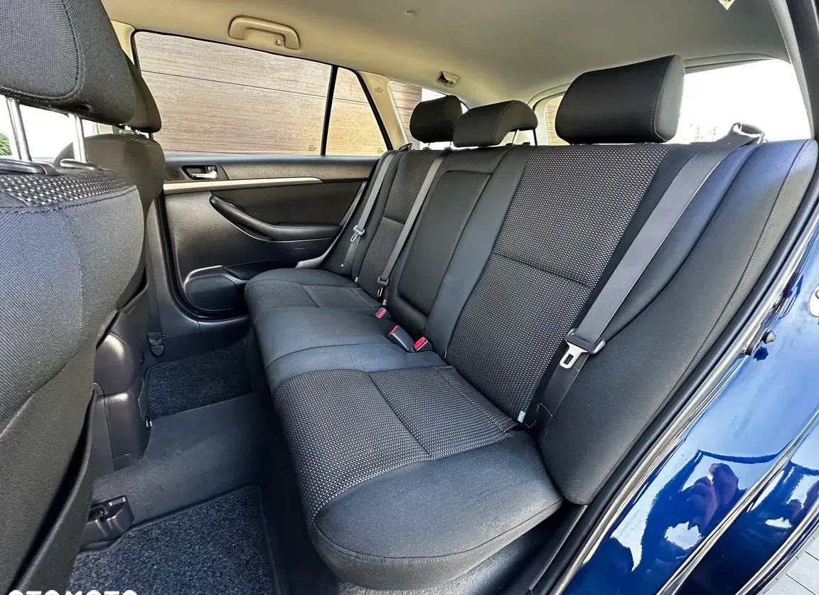 Toyota Avensis cena 18700 przebieg: 260000, rok produkcji 2006 z Radom małe 466